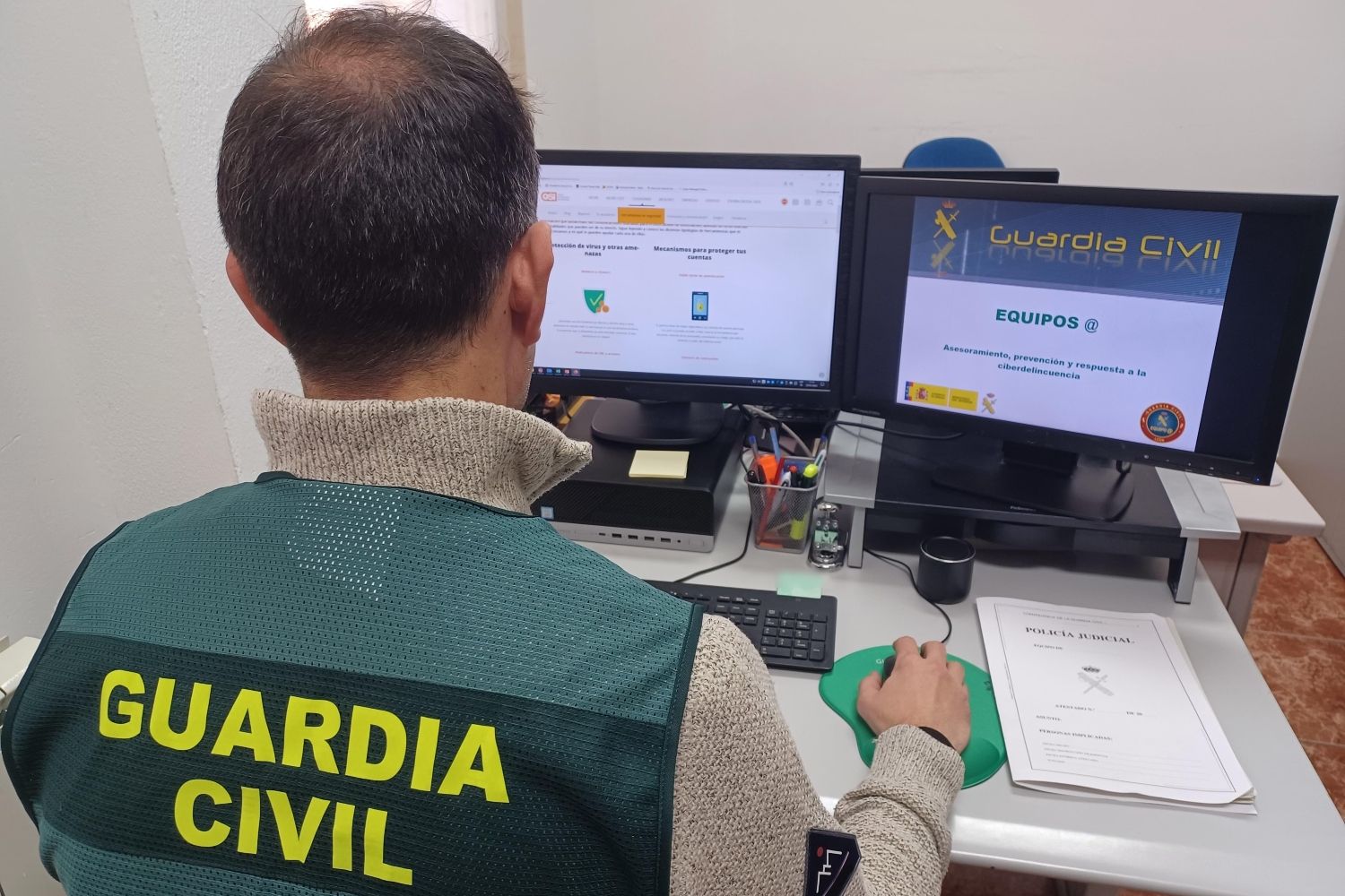 La Guardia Civil esclarece dos estafas en León: 108.000 euros por cuatro excavadoras y un caso de vishing La Guardia Civil esclarece dos estafas en León: 108.000 euros por cuatro excavadoras y un caso de vishing