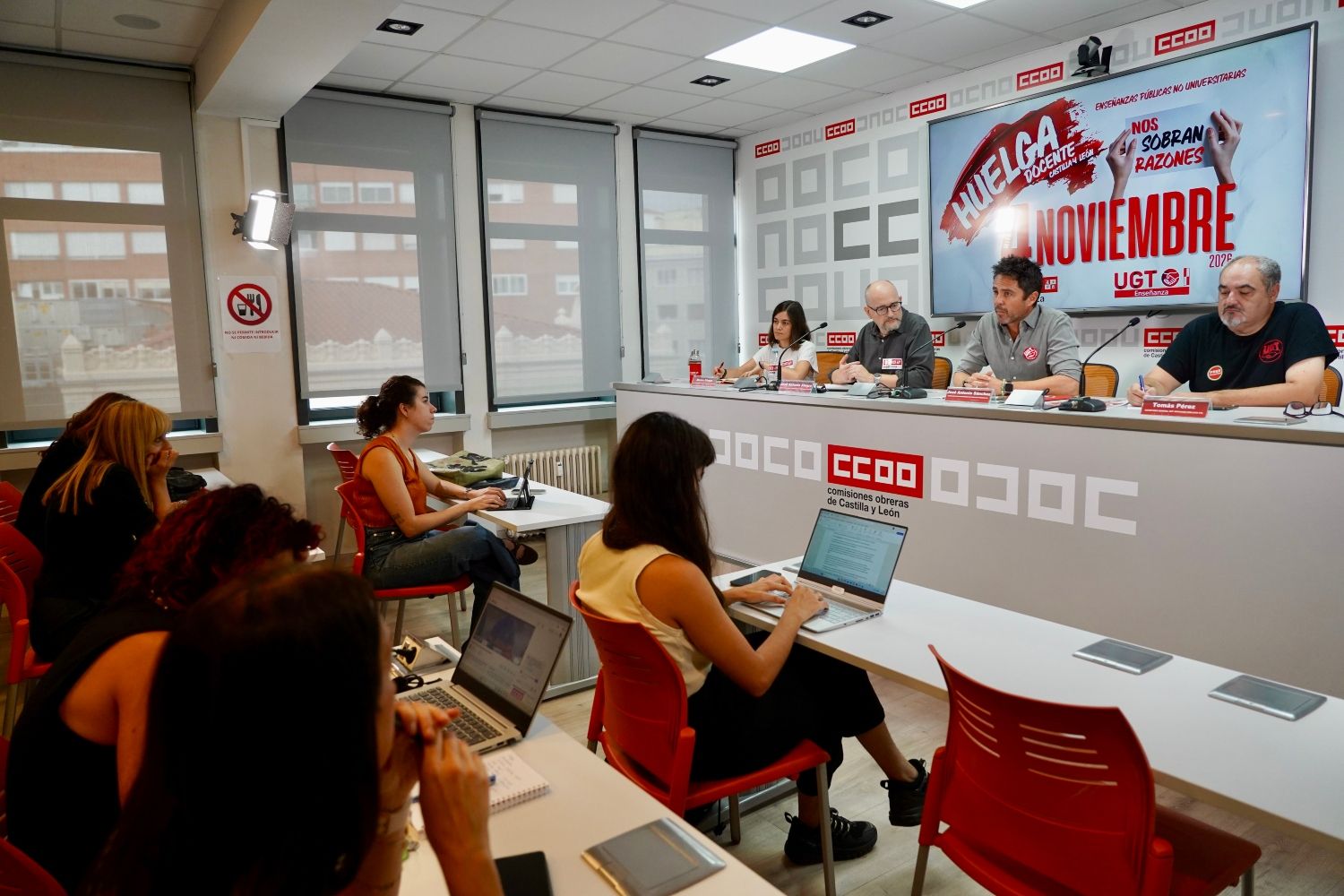 CCOO y UGT anuncian las próximas movilizaciones de los docentes de la enseñanza pública no universitaria | Leticia Pérez / ICAL CCOO y UGT anuncian las próximas movilizaciones de los docentes de la enseñanza pública no universitaria | Leticia Pérez / ICAL