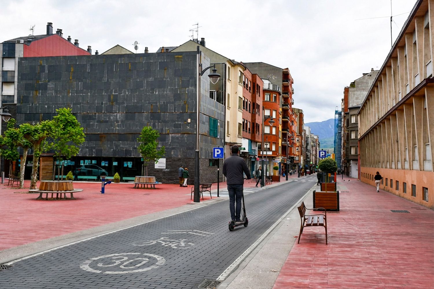 Patinete eléctrico por las calles de Ponferrada Patinete eléctrico por las calles de Ponferrada