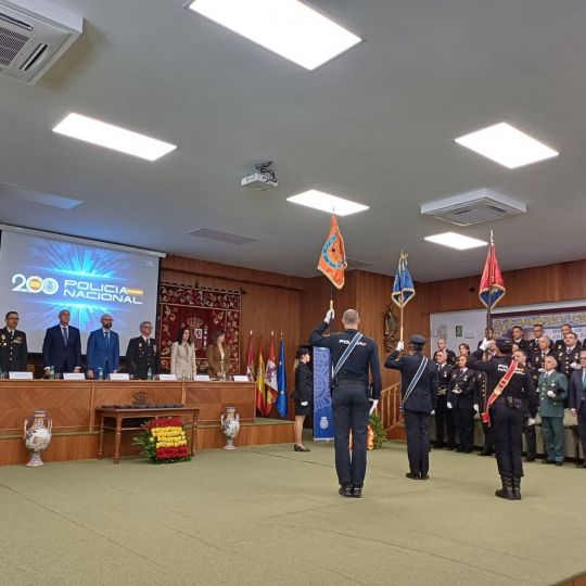 La Policía Nacional distingue a 18 agentes en León por su trayectoria y actuaciones profesionales