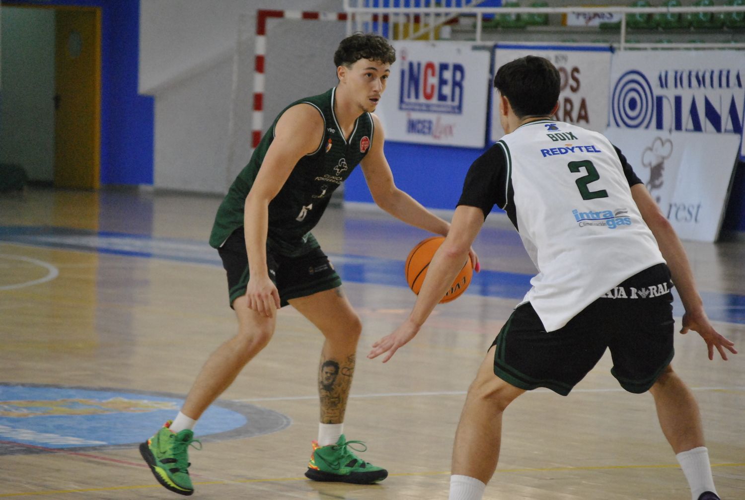 Entrenamiento del Clínica Ponferrada antes del enfrentamiento ante el Spanish Basketball Academy Entrenamiento del Clínica Ponferrada antes del enfrentamiento ante el Spanish Basketball Academy