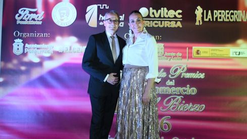 Las mejores imágenes de la alfombra 'rosa' de la Gala del Comercio de Ponferrada | Dani Merino Las mejores imágenes de la alfombra 'rosa' de la Gala del Comercio de Ponferrada | Dani Merino
