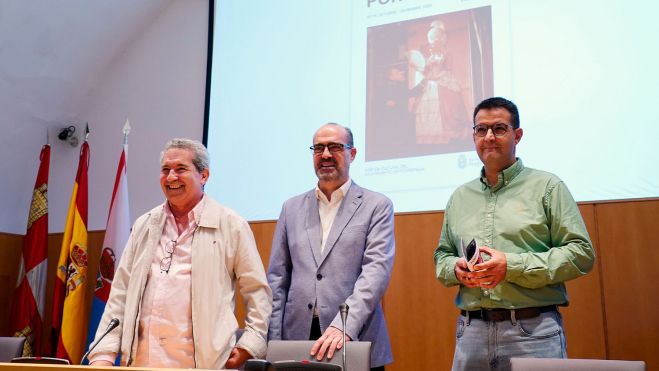 El alcalde de Ponferrada, Marco Morala (C), junto al director del teatro Bergidum, Miguel Ángel Varela (I), y el director de los museos de Ponferrada, Javier García Bueso (D), durante la presentación del nuevo número de EsCultura | César Sánchez (ICAL) El alcalde de Ponferrada, Marco Morala (C), junto al director del teatro Bergidum, Miguel Ángel Varela (I), y el director de los museos de Ponferrada, Javier García Bueso (D), durante la presentación del nuevo número de EsCultura | César Sánchez (ICAL)