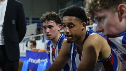Cameron Okeke y Carlos Hurtado meten al Clínica Ponferrada en el quinteto ideal de la primera jornada de la Segunda FEB Cameron Okeke y Carlos Hurtado meten al Clínica Ponferrada en el quinteto ideal de la primera jornada de la Segunda FEB
