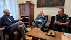 El subdelegado del Gobierno en León, Héctor Alaiz Moretón, a la izq ha recibido este martes al capitán José Manuel López Santiso El subdelegado del Gobierno en León, Héctor Alaiz Moretón, a la izq ha recibido este martes al capitán José Manuel López Santiso