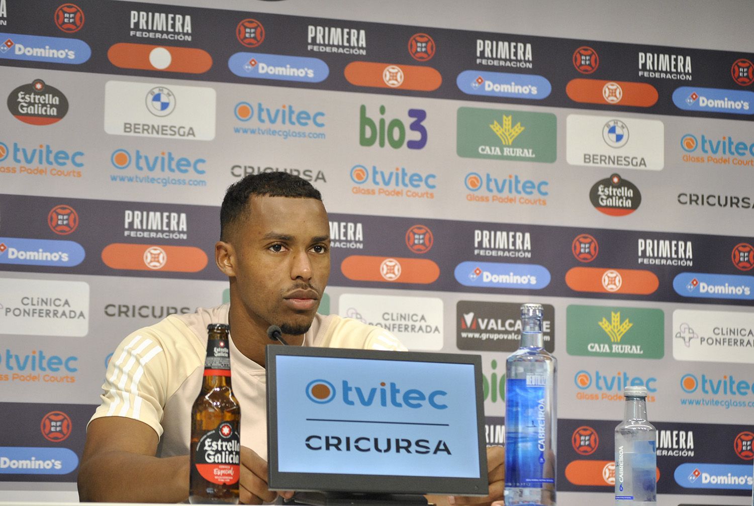 El nuevo jugador de la Ponferradina, Quicala Bari 2 El nuevo jugador de la Ponferradina, Quicala Bari 2
