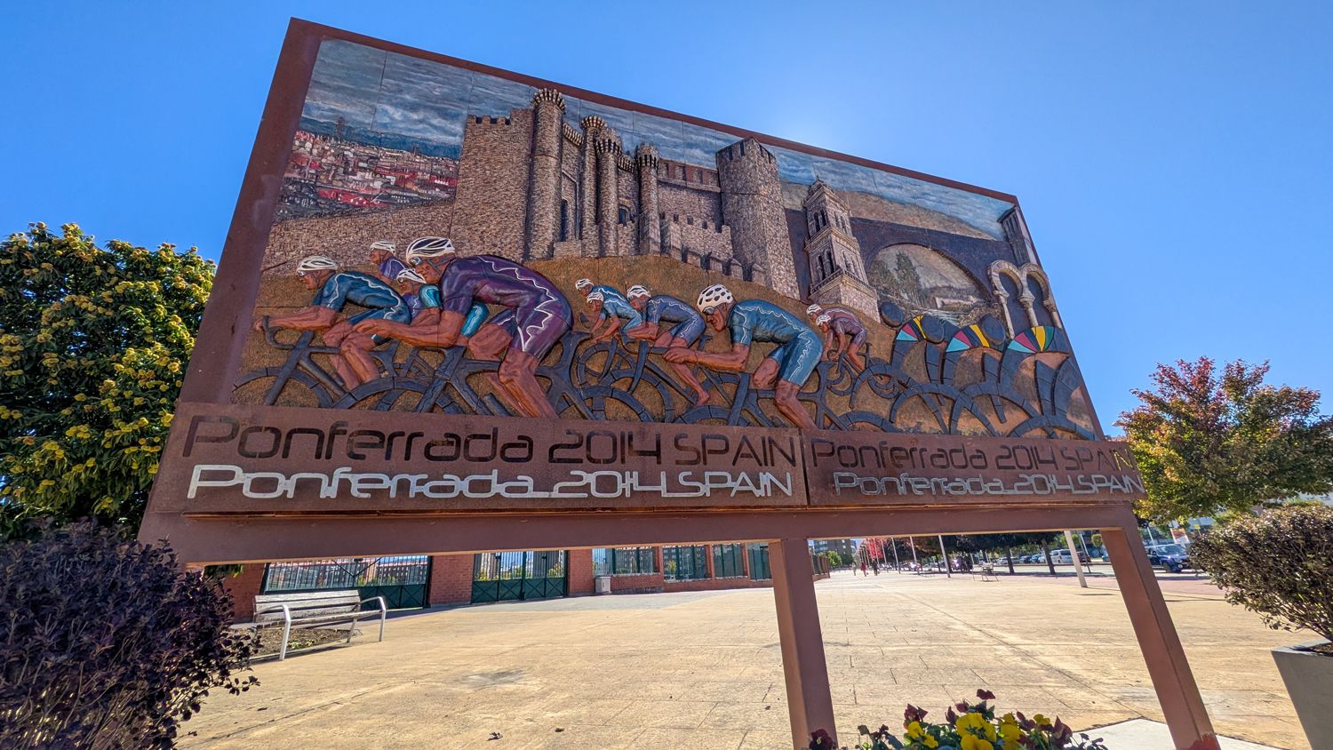 Descubierto el mural en honor al Mundial de Ciclismo de Ponferrada (2) | Foto: Dani Merino, InfoBierzo Descubierto el mural en honor al Mundial de Ciclismo de Ponferrada (2) | Foto: Dani Merino, InfoBierzo