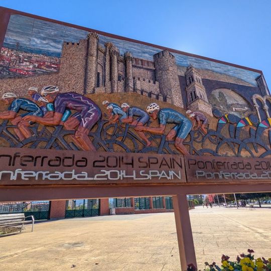 Descubierto el mural en honor al Mundial de Ciclismo de Ponferrada (2) | Foto: Dani Merino, InfoBierzo Descubierto el mural en honor al Mundial de Ciclismo de Ponferrada (2) | Foto: Dani Merino, InfoBierzo