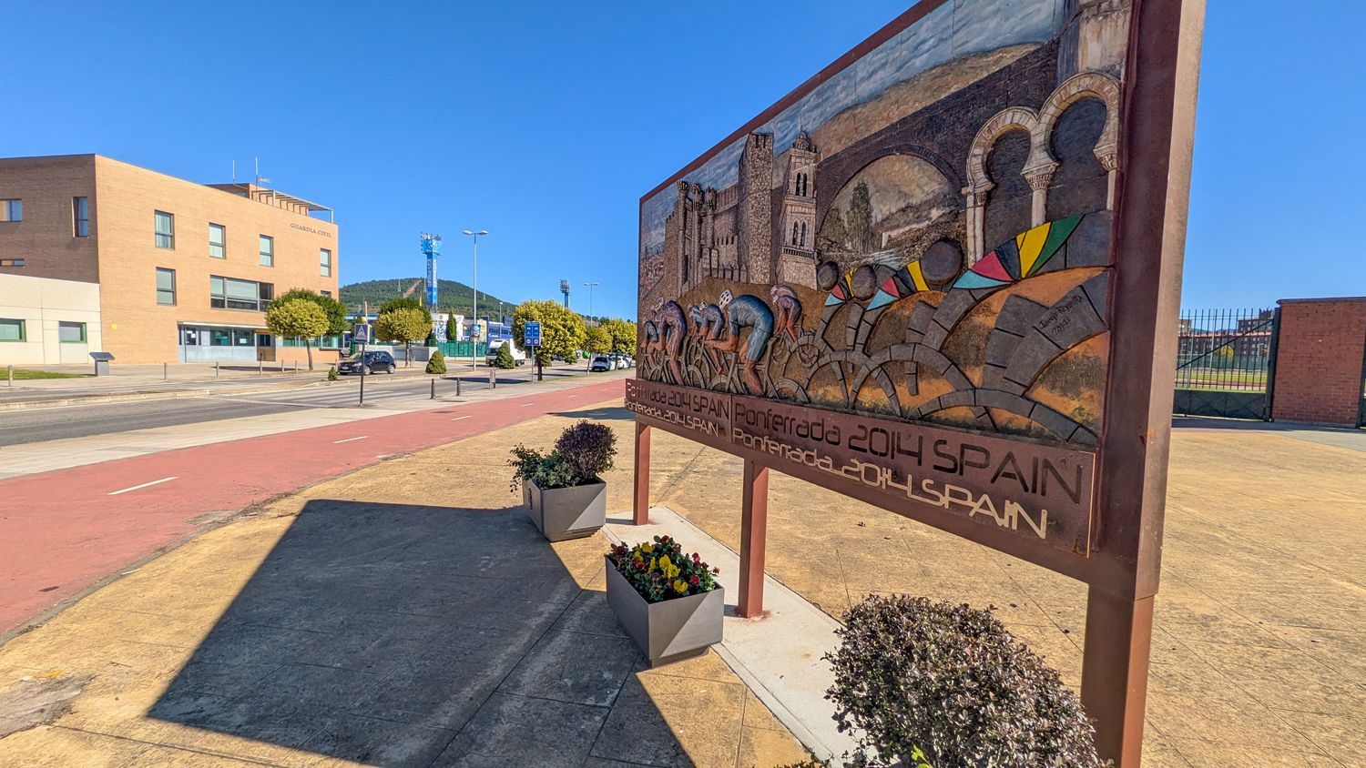 Descubierto el mural en honor al Mundial de Ciclismo de Ponferrada (4) | Foto: Dani Merino, InfoBierzo Descubierto el mural en honor al Mundial de Ciclismo de Ponferrada (4) | Foto: Dani Merino, InfoBierzo