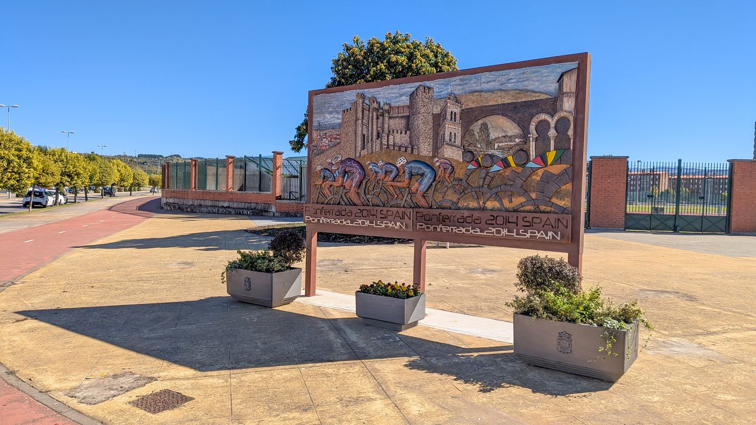 Descubierto el mural en honor al Mundial de Ciclismo de Ponferrada (5) | Foto: Dani Merino, InfoBierzo Descubierto el mural en honor al Mundial de Ciclismo de Ponferrada (5) | Foto: Dani Merino, InfoBierzo