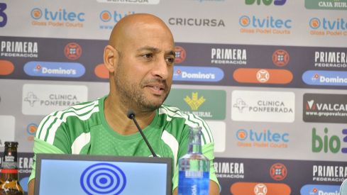 El entrenador de la Ponferradina, Mehdi Nafti, durante la rueda de prensa de este viernes El entrenador de la Ponferradina, Mehdi Nafti, durante la rueda de prensa de este viernes