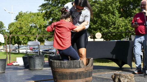 Concurso de pisada de uva del Ponfevin en La Rosaleda (8)