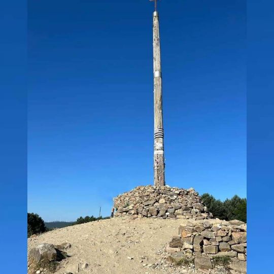 La Cruz de Ferro se prepara para recuperar su histórico montículo de piedras y blindará el entorno frente al deterioro La Cruz de Ferro se prepara para recuperar su histórico montículo de piedras y blindará el entorno frente al deterioro