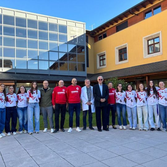 Presentación de la colaboración entre Hospital de La Reina y Bembibre Hockey Club Presentación de la colaboración entre Hospital de La Reina y Bembibre Hockey Club