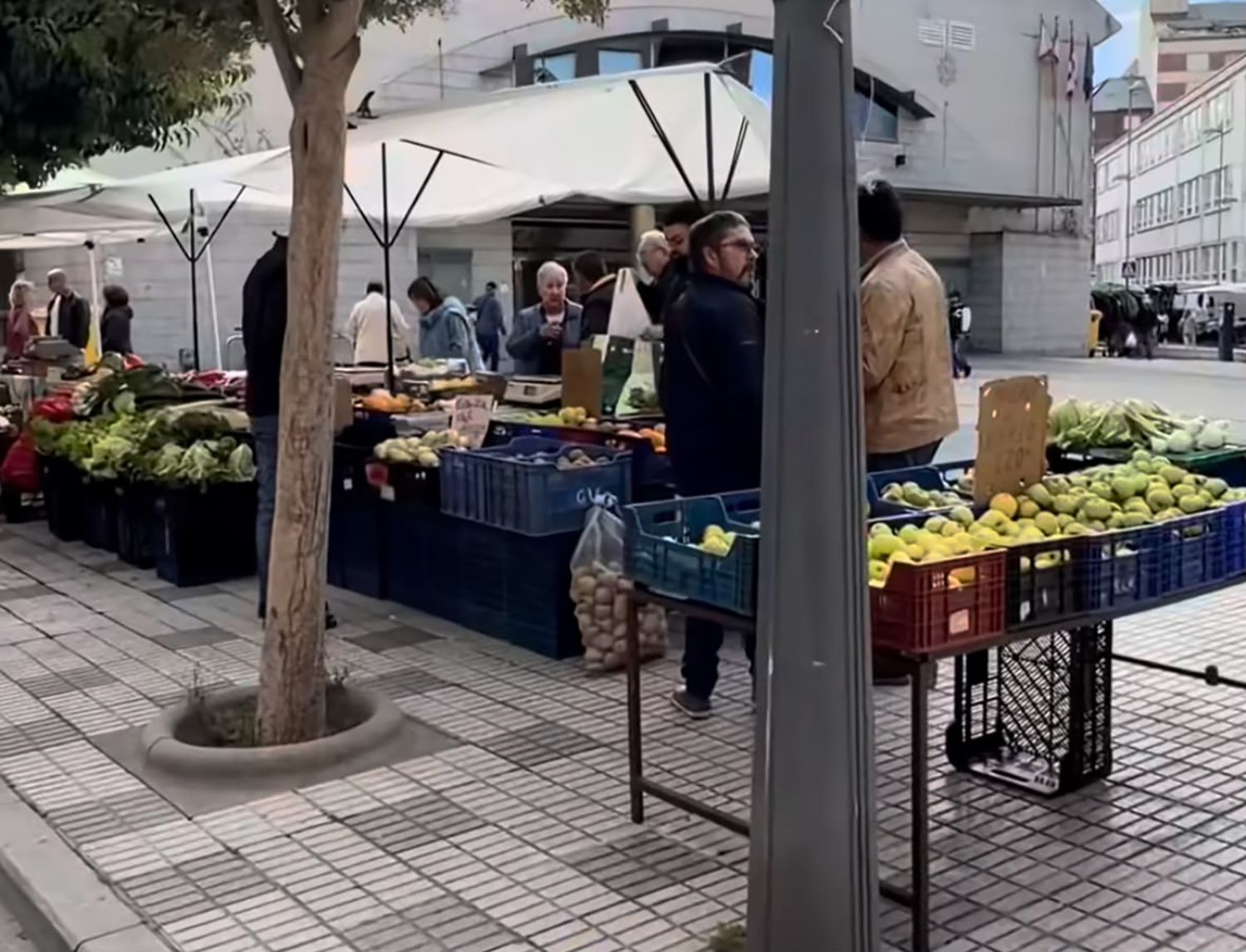 Mercado de Abastos en Ponferrada Puestos Exteriores Mercado de Abastos en Ponferrada Puestos Exteriores