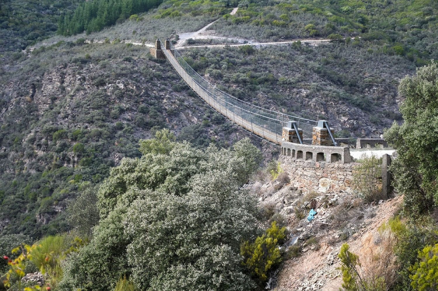 Futuro emplazamiento del puente tibetano de Congosto y Cubillos del Sil (3) Futuro emplazamiento del puente tibetano de Congosto y Cubillos del Sil (3)