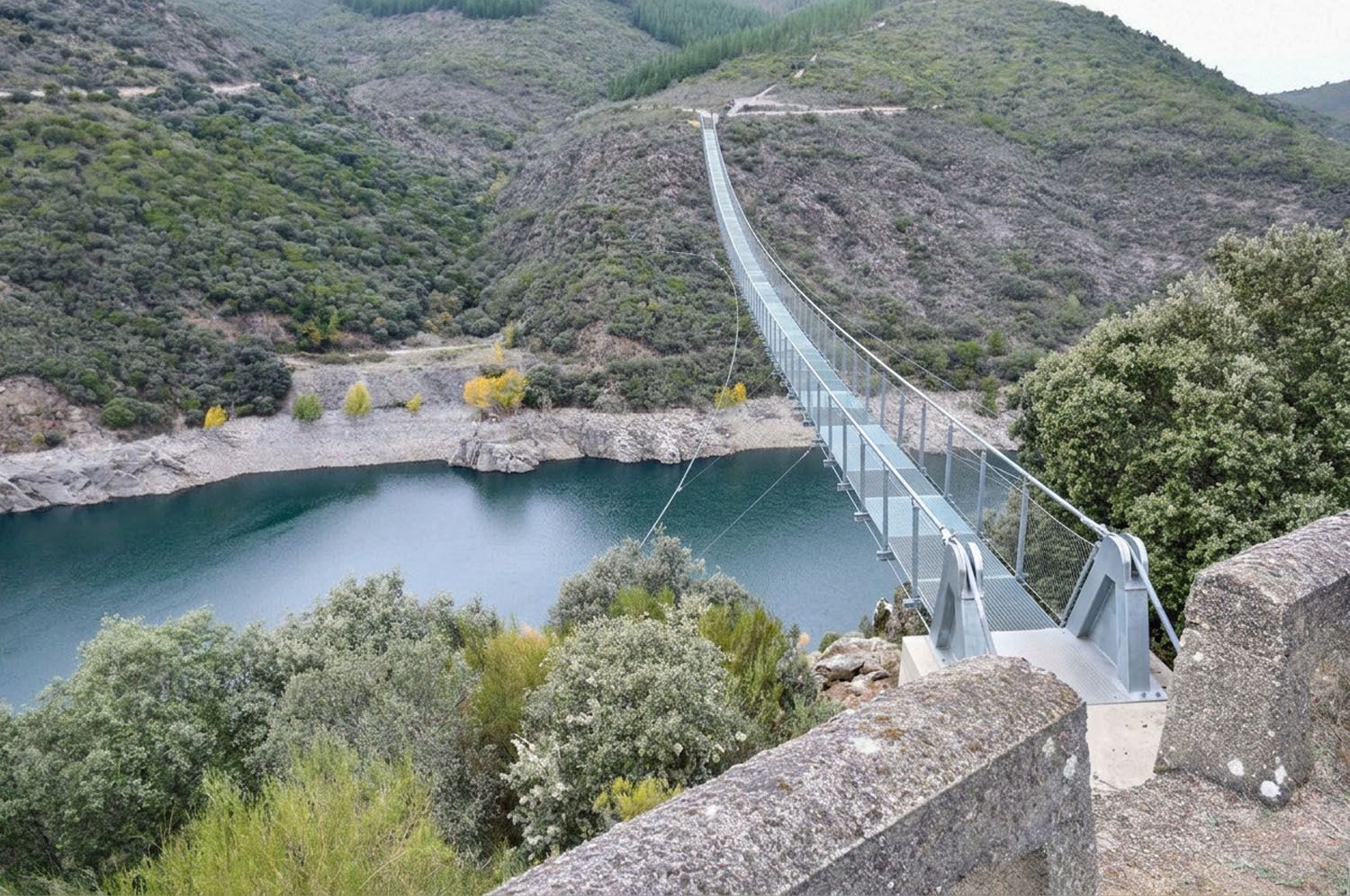 Futuro emplazamiento del puente tibetano de Congosto y Cubillos del Sil (4) Futuro emplazamiento del puente tibetano de Congosto y Cubillos del Sil (4)