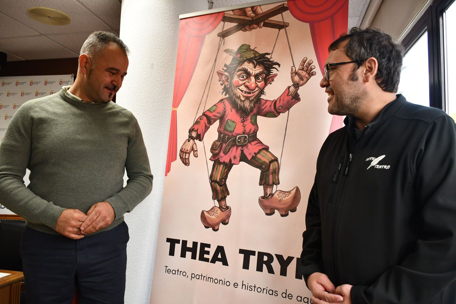El diputado de Cultura, Arte y Patrimonio, Emilio Martínez Morán, y el responsable de la compañía Nath Teatro, Andrés Campelo, presentan la tercera campaña de teatro escolar ‘Thea Tryn’ El diputado de Cultura, Arte y Patrimonio, Emilio Martínez Morán, y el responsable de la compañía Nath Teatro, Andrés Campelo, presentan la tercera campaña de teatro escolar ‘Thea Tryn’