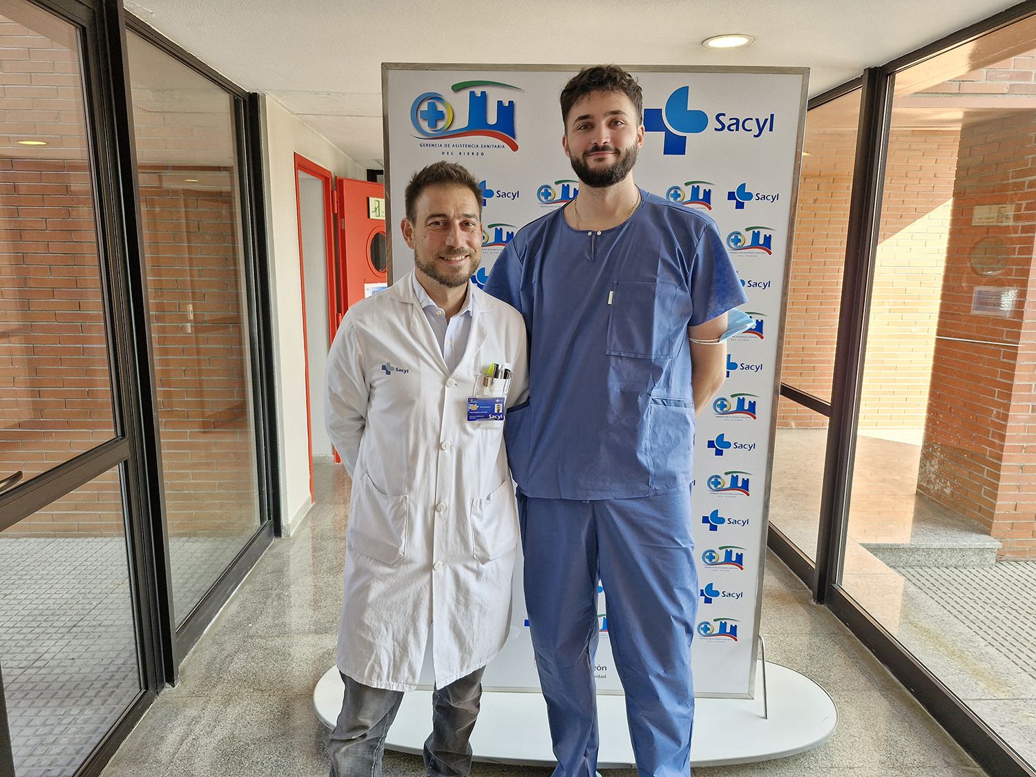 El jefe del Servicio de Urología de la Gasbi, Óscar Miranda y el residente Jorge Esteban (2) El jefe del Servicio de Urología de la Gasbi, Óscar Miranda y el residente Jorge Esteban (2)