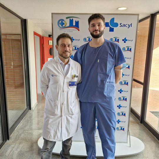 El jefe del Servicio de Urología de la Gasbi, Óscar Miranda y el residente Jorge Esteban (2) El jefe del Servicio de Urología de la Gasbi, Óscar Miranda y el residente Jorge Esteban (2)