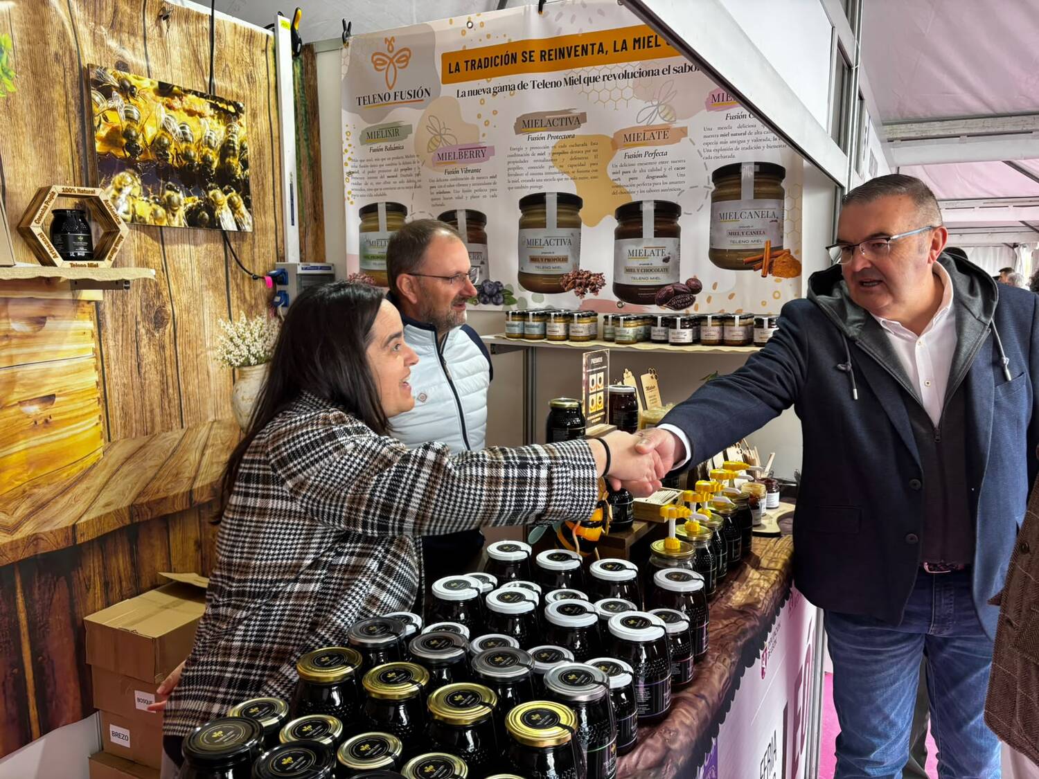 Inauguración de la Feria de Productos de León en Gijón Inauguración de la Feria de Productos de León en Gijón