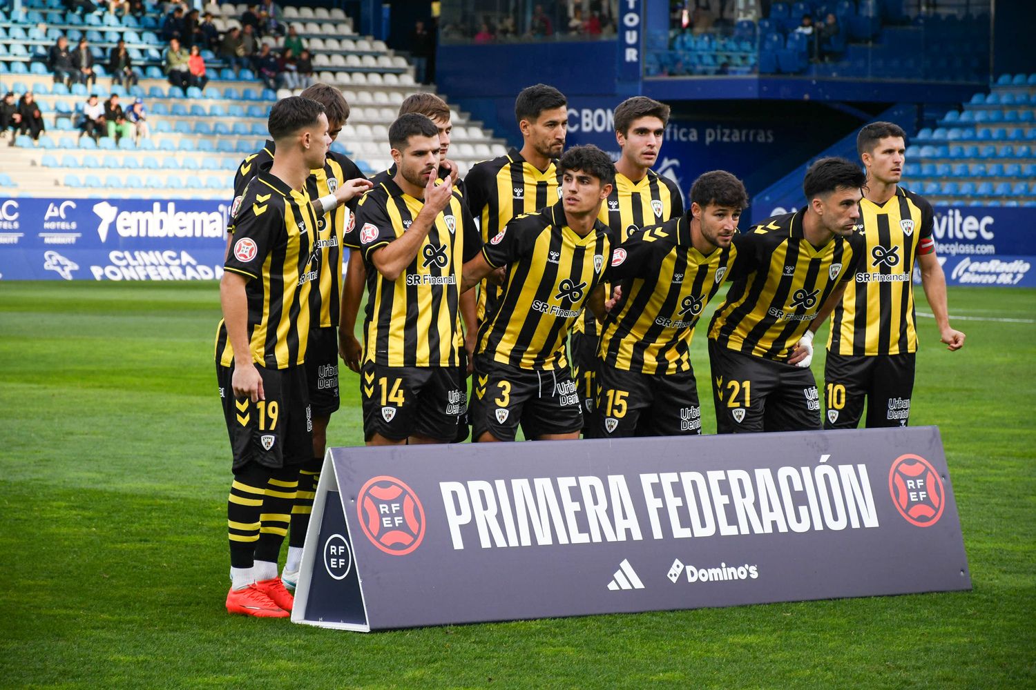 El Toralín se vuelca con la Ponferradina en su encuentro ante el Barakaldo | Daniel Merino El Toralín se vuelca con la Ponferradina en su encuentro ante el Barakaldo | Daniel Merino
