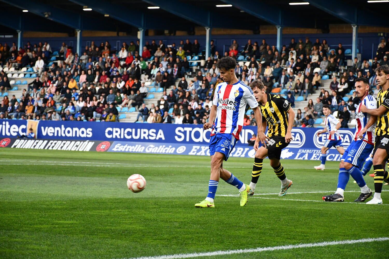 El Toralín se vuelca con la Ponferradina en su encuentro ante el Barakaldo | Daniel Merino El Toralín se vuelca con la Ponferradina en su encuentro ante el Barakaldo | Daniel Merino