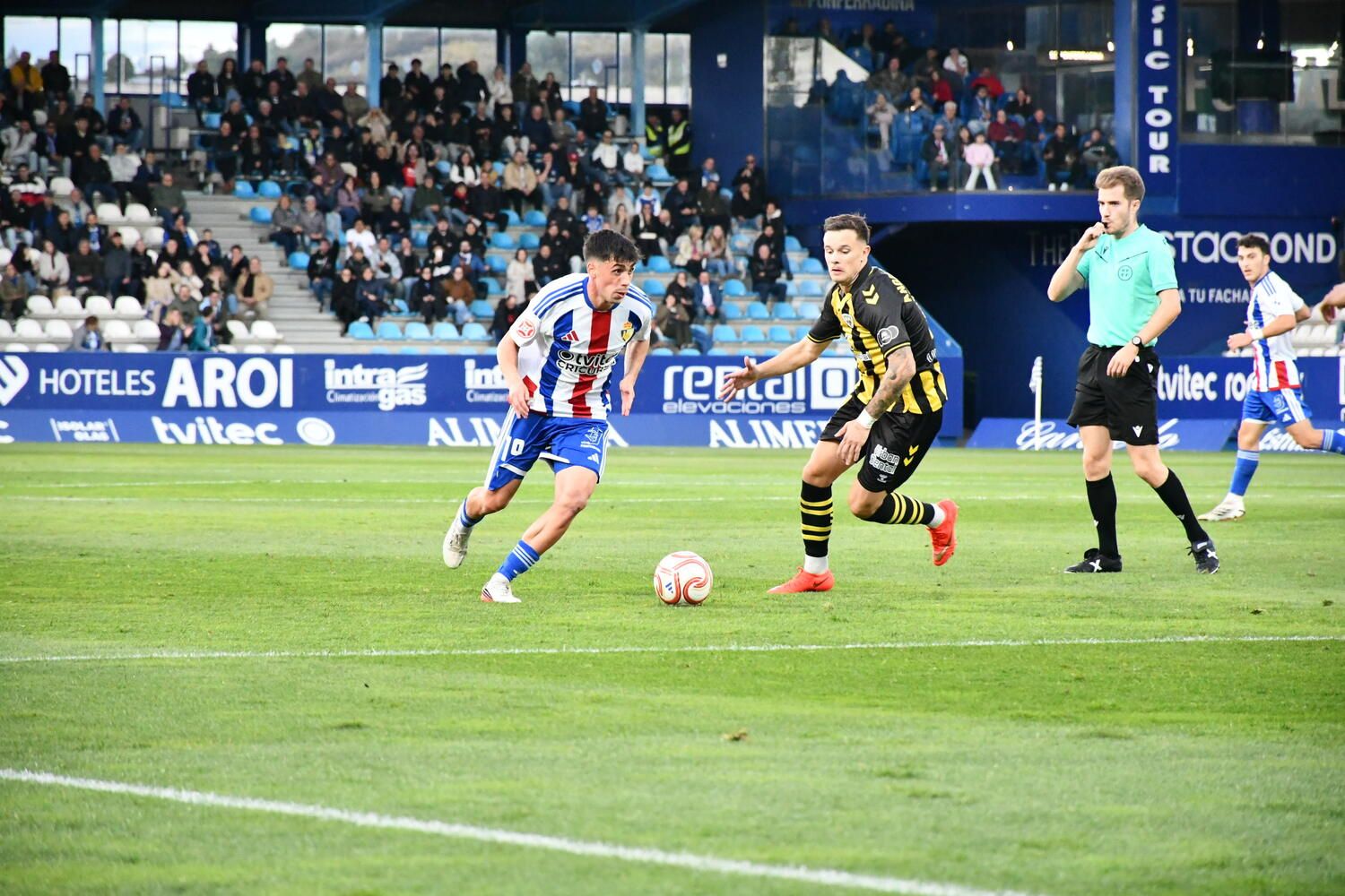 El Toralín se vuelca con la Ponferradina en su encuentro ante el Barakaldo | Daniel Merino El Toralín se vuelca con la Ponferradina en su encuentro ante el Barakaldo | Daniel Merino