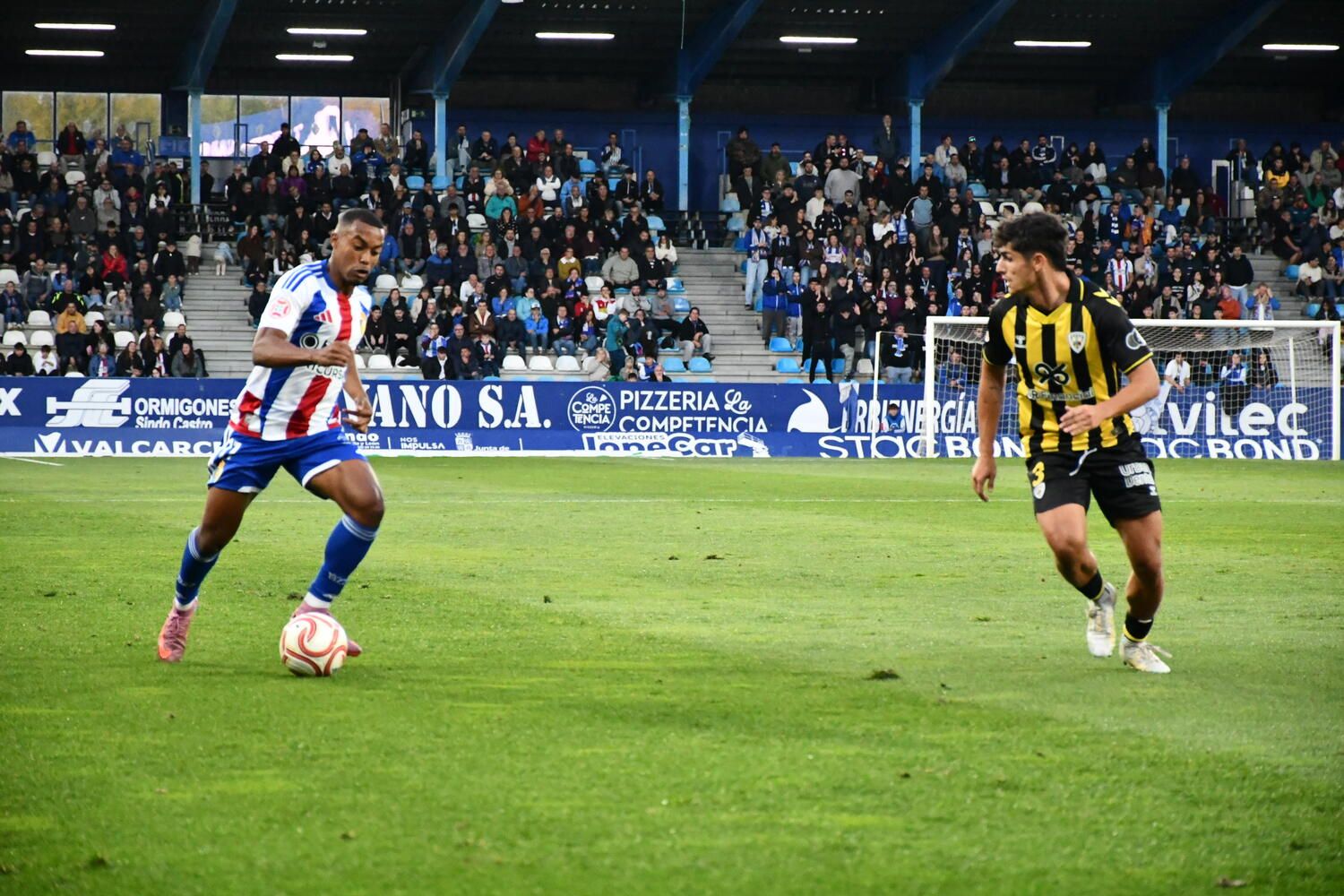 El Toralín se vuelca con la Ponferradina en su encuentro ante el Barakaldo | Daniel Merino El Toralín se vuelca con la Ponferradina en su encuentro ante el Barakaldo | Daniel Merino