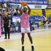 El Clínica Ponferrada sobrevive ante el empuje de Badajoz El Clínica Ponferrada sobrevive ante el empuje de Badajoz