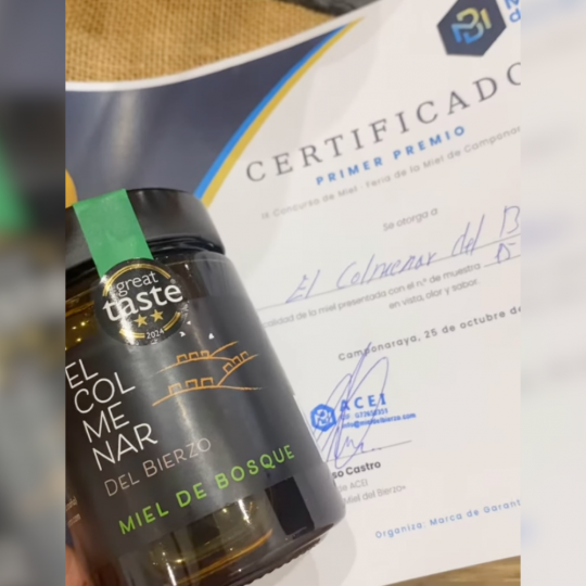 La miel de bosque de 'El Colmenar del Bierzo' conquista el primer premio de la Feria de Camponaraya 