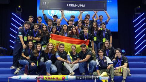 El talento de Ponferrada llega al 'espacio': Adam Harrban gana una competición europea de cohetería