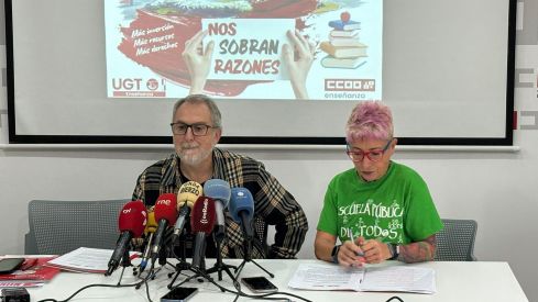 Los responsables de Enseñanza de UGT y CCOO en El Bierzo, Cristina Fernández González y Aurelio Iglesias Villanueva, respectivamente