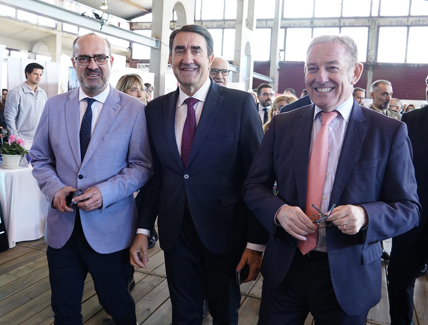 César Sánchez / ICAL . El consejero de Industria, Universidades, Empleo y Comercio, Juan Carlos Suárez-Quiñones (C), asiste a la Feria de Empleo, Innovación y Emprendimiento Bierzo 2026 César Sánchez / ICAL . El consejero de Industria, Universidades, Empleo y Comercio, Juan Carlos Suárez-Quiñones (C), asiste a la Feria de Empleo, Innovación y Emprendimiento Bierzo 2026