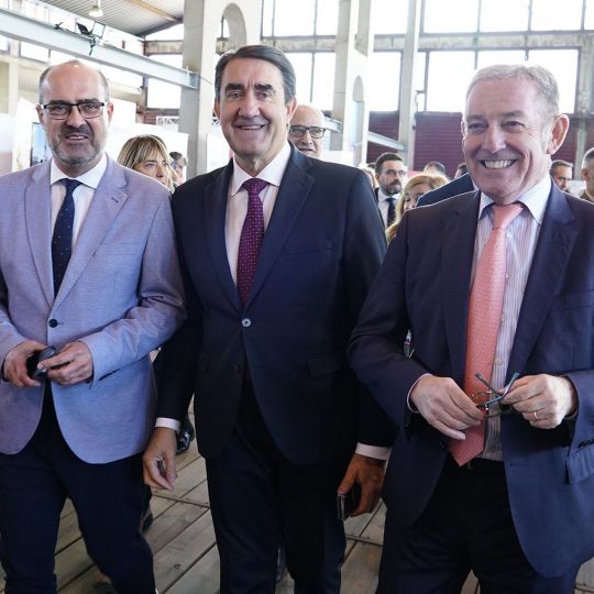 César Sánchez / ICAL . El consejero de Industria, Universidades, Empleo y Comercio, Juan Carlos Suárez-Quiñones (C), asiste a la Feria de Empleo, Innovación y Emprendimiento Bierzo 2026 César Sánchez / ICAL . El consejero de Industria, Universidades, Empleo y Comercio, Juan Carlos Suárez-Quiñones (C), asiste a la Feria de Empleo, Innovación y Emprendimiento Bierzo 2026