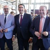 César Sánchez / ICAL . El consejero de Industria, Universidades, Empleo y Comercio, Juan Carlos Suárez-Quiñones (C), asiste a la Feria de Empleo, Innovación y Emprendimiento Bierzo 2026