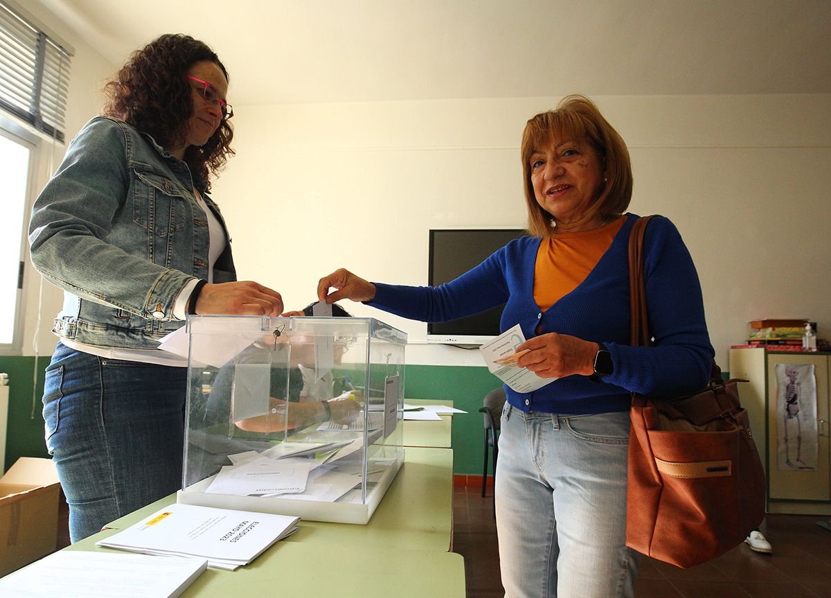 28M- Votaciones a las elecciones municipales en los colegios electorales del Bierzo
