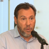 Óscar Puente durante las primeras explicaciones sobre la tragedia de Urda