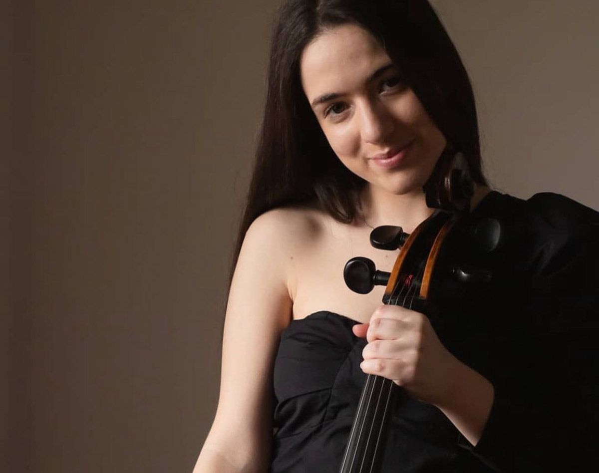 la-violonchelista-ponferradina-claudia-barrio-y-su-grupo-el-tr-o