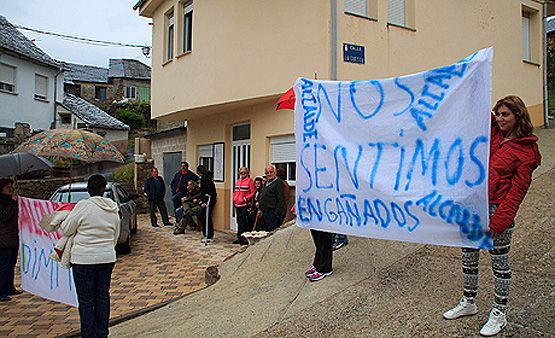 Imagen de la concentración contra la compra del coche (H.K)