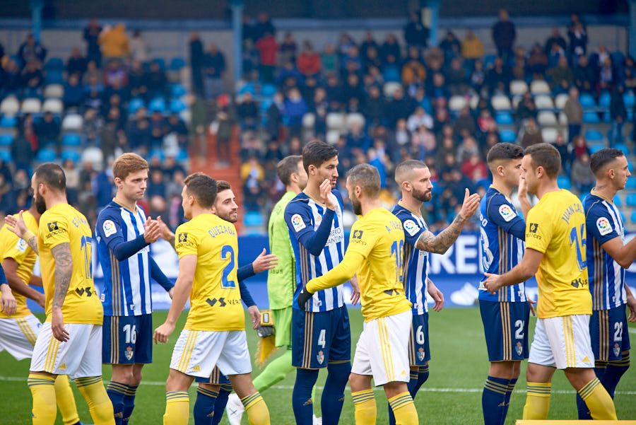 La Ponferradina puso contra las cuerdas al Cádiz pero solo deja un