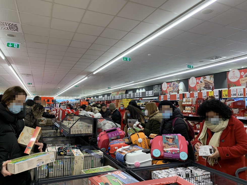 Furor en Lidl Ponferrada por los juguetes y los jerséis de Navidad con  luces y música – INFO BIERZO