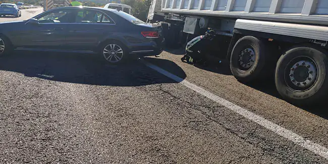 Dos muertos y un herido arrollados por un camión en la A-6 en Folgoso 7 accidente folgoso 2.jpg
