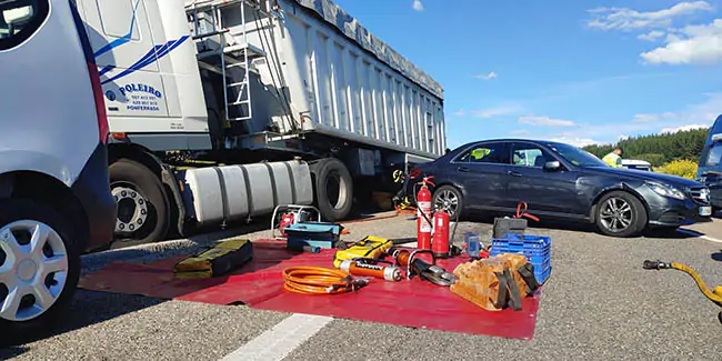 Dos muertos y un herido arrollados por un camión en la A-6 en Folgoso 6 accidente folgoso 3.jpg