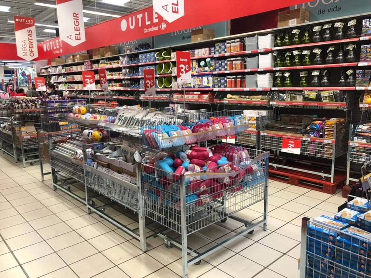 Moral reputación Oficiales Carrefour Ponferrada inaugura una zona outlet con precios "muy bajos"