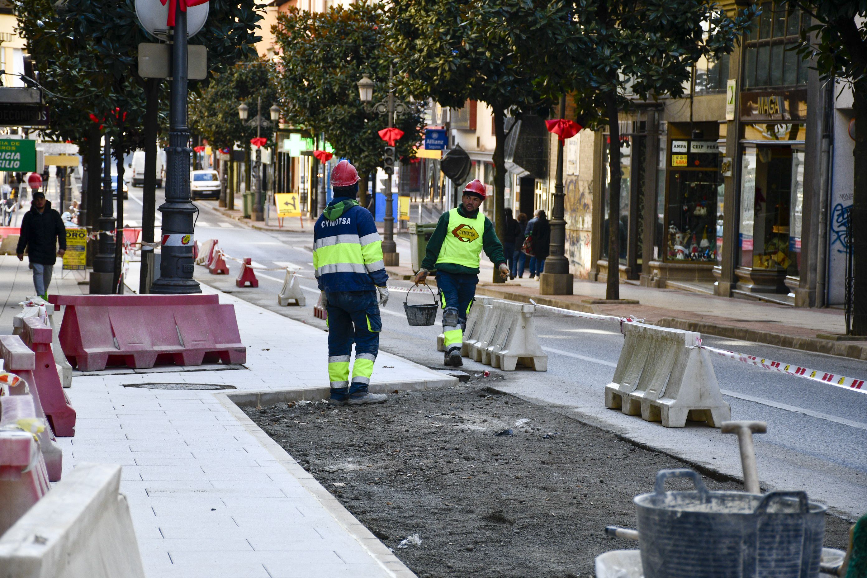 Cortada la avenida de la Puebla de Ponferrada hasta que concluyan los trabajos de asfaltado